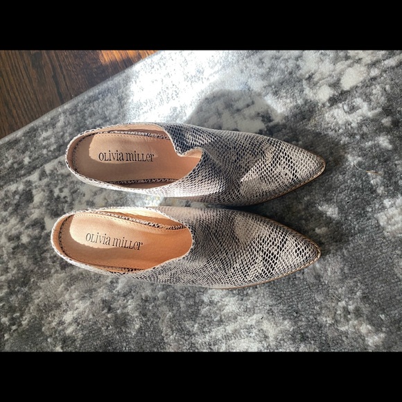 NWT Snakeskin booties - Picture 7 of 9